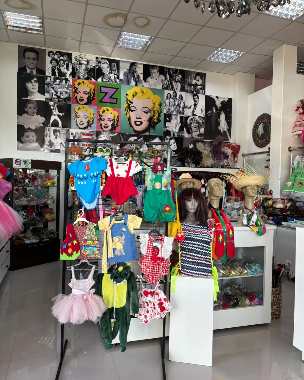 Interior da Zoeira Fantasias em Cascavel
