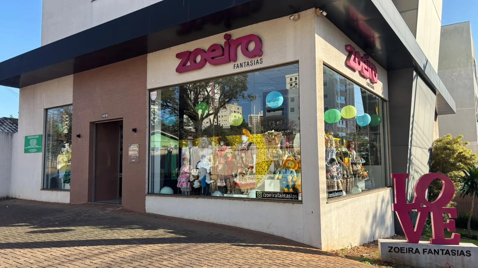 Fachada da Zoeira Fantasias na Rua Presidente Kennedy, Cascavel