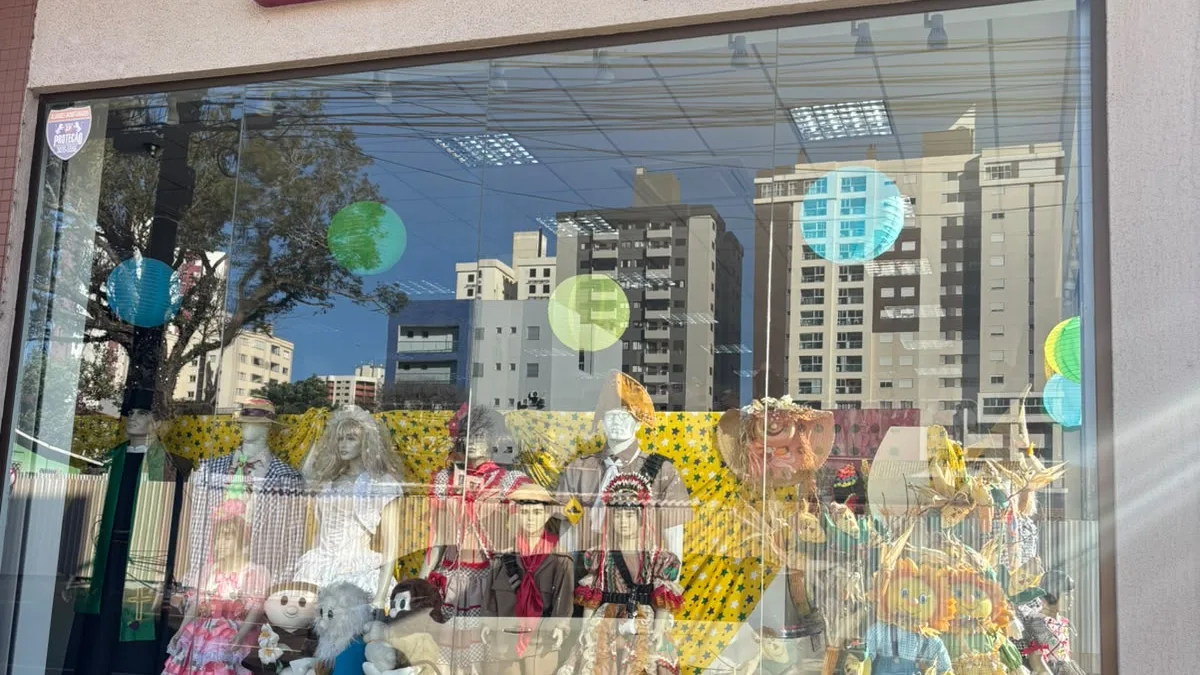 Vitrine da Zoeira Fantasias com trajes juninos