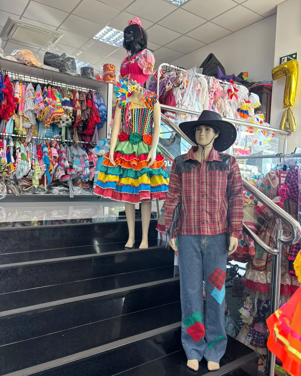 Trajes juninos para locação na Zoeira Fantasias